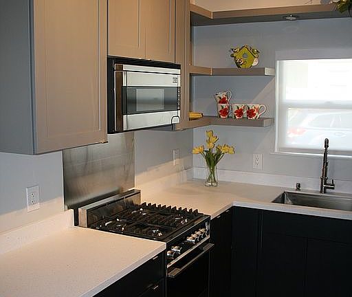 Kitchen w/ gas range