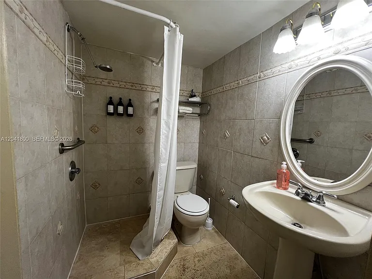 5445 Collins Ave #L3 — Photo 12