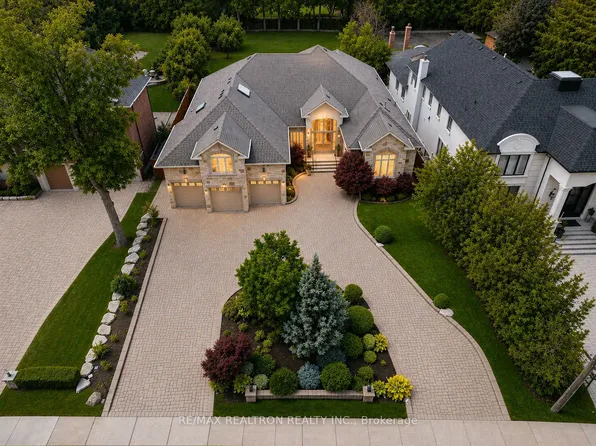 16 Boyle Dr, Richmond Hill, ON L4C 6C9