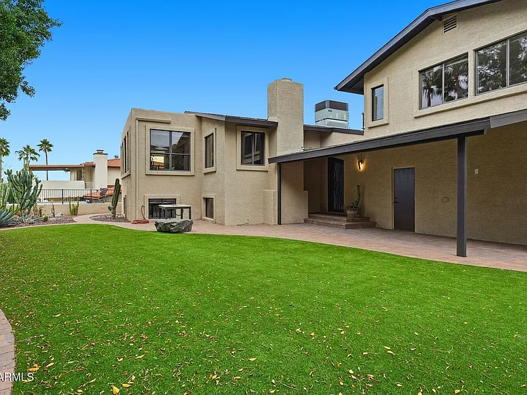 2221 E Vista Ave — Photo 36