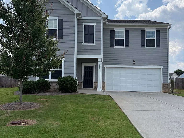 132 Verona Dr NW — Photo 1