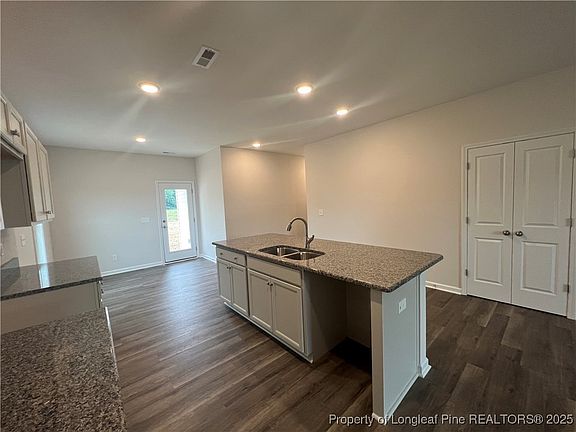 4th image of 160 Dalton Dr