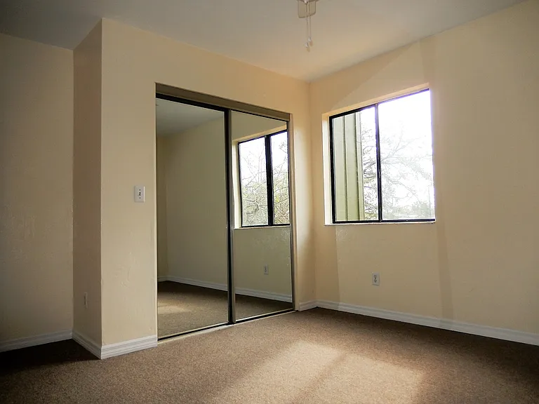 1304 Bender Ave — Photo 30
