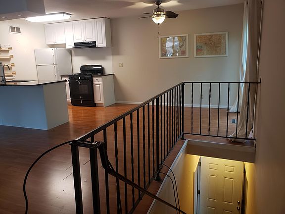 4th image of 2785 Upland Ct N