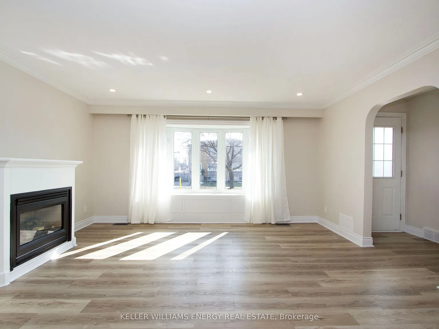3 bed, $2,395 — Photo 3