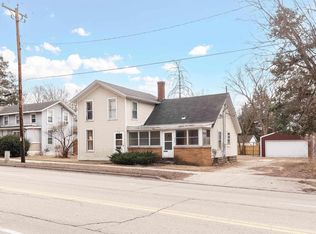 312 E Memorial Dr, Janesville, WI 53545