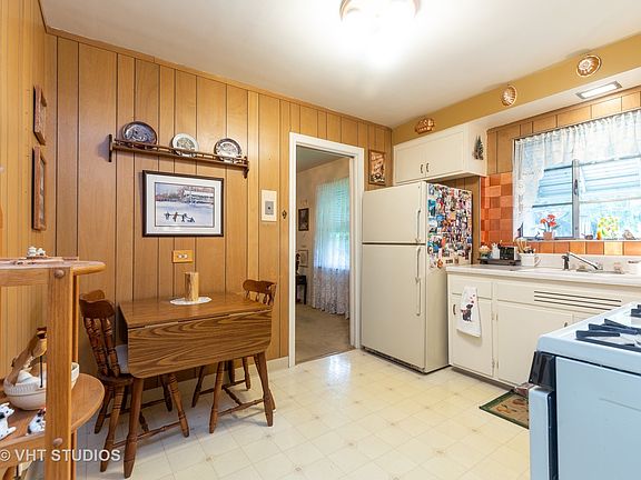 3rd image of 1517 Robinhood Ln