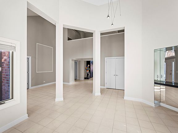 3rd image of 556 Rivershire Pl