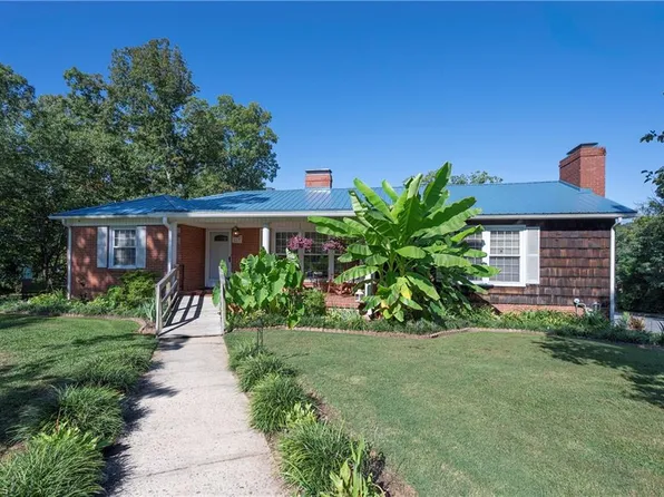 502 Pennington Ave, Thomasville, NC 27360