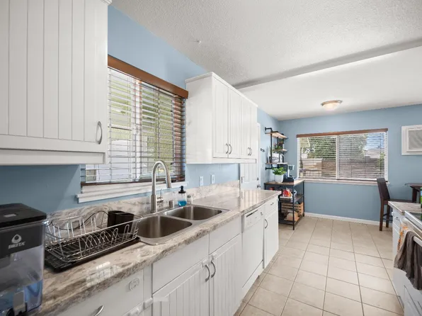 9906 Meteor Dr, Sacramento, CA 95827