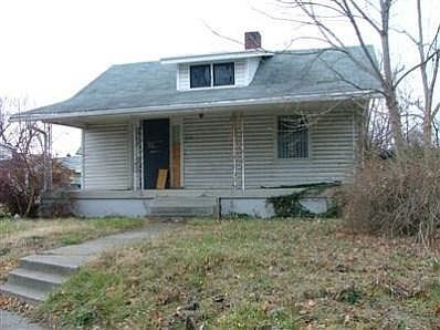3rd image of 829 Clifton Dr