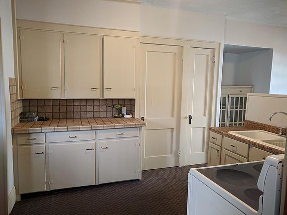 5th image of 478 N Broadway St