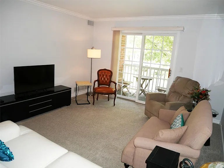 444 S Chester St #413 — Photo 13