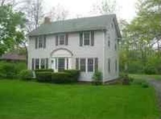 9464 Church Rd, Grosse Ile, MI 48138