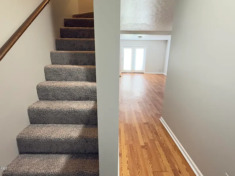 729 E Court Ave — Photo 6