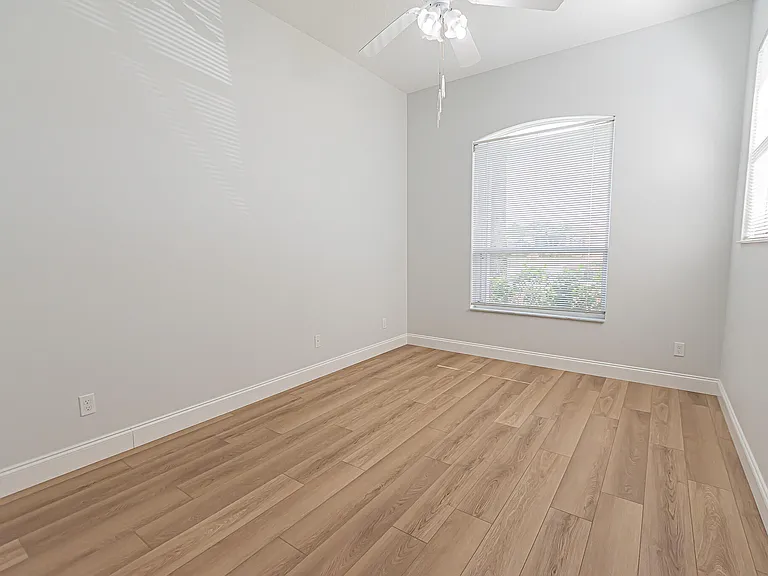 204 NW Zanzibar Pl — Photo 12