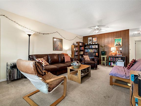 5th image of 133 E Conner St