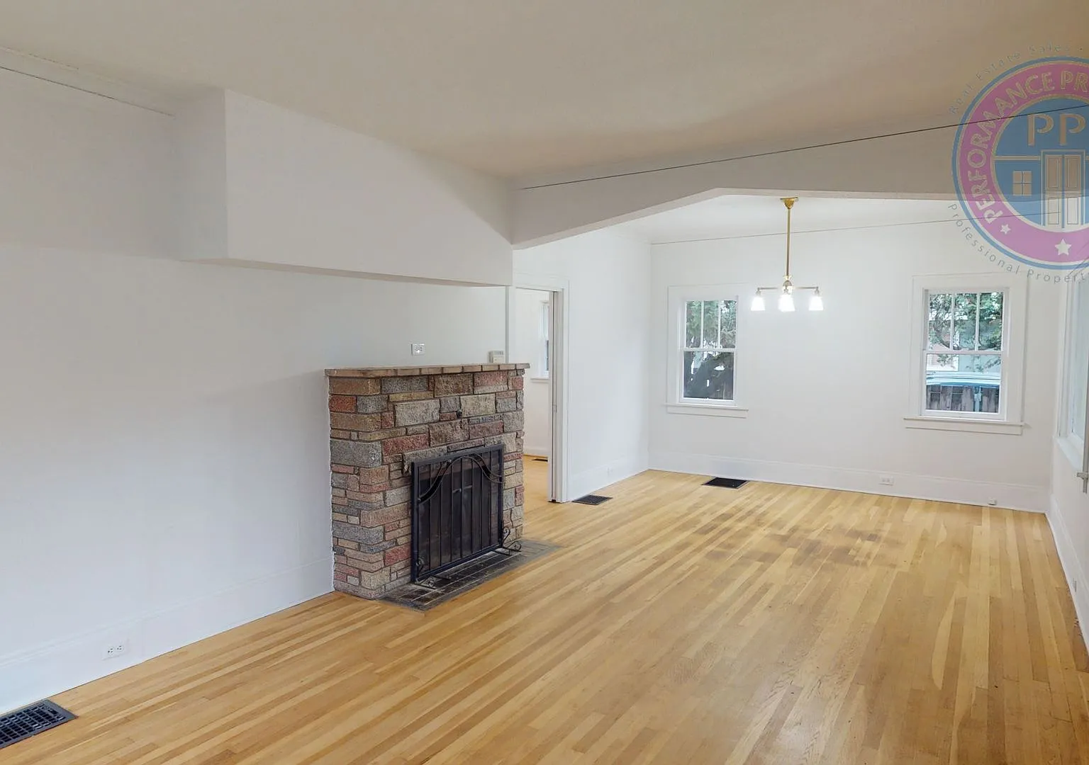 Coveted Old Town Lake Oswego Craftsman | Walk to George Rogers Park, Downtown Dining & Shopping — Photo 2