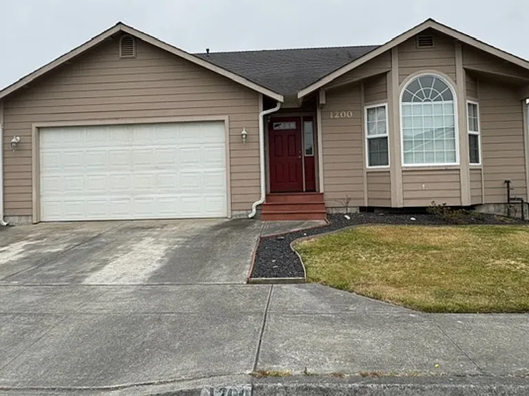 1200 Winchester Ave — Photo 1