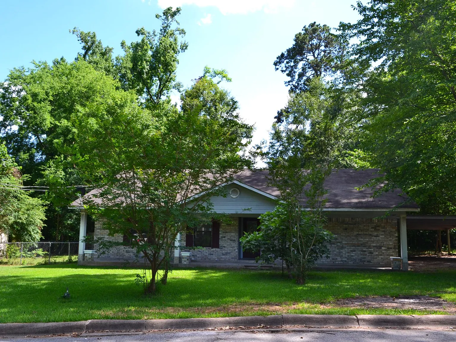 3 bed, 1410 sqft, $1,300 — Photo 3