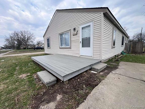 3rd image of 15163 Beech Daly Rd