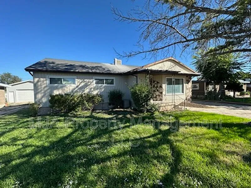 6 bed, 3.0 bath, 2914 sqft, $2,695 — Photo 3