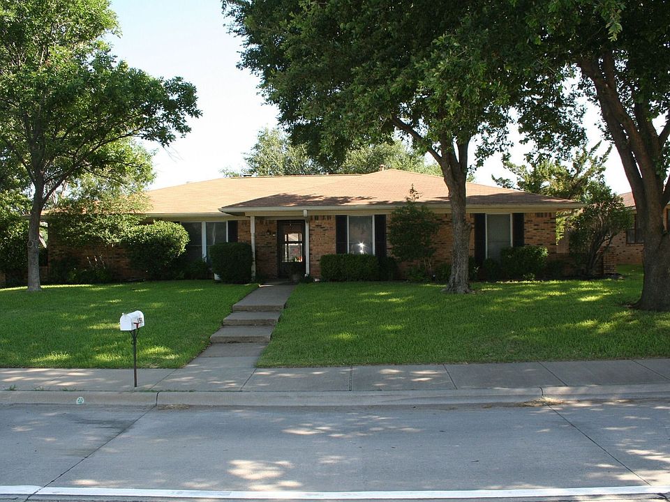 Beautiful yard with mature trees