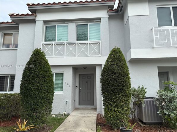 823 NW 208th Ter #823