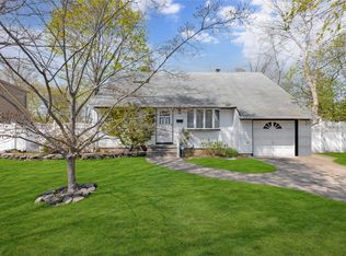 5 Krause St, Bay Shore, NY 11706