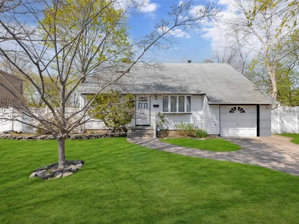 5 Krause Street, Bay Shore, NY 11706