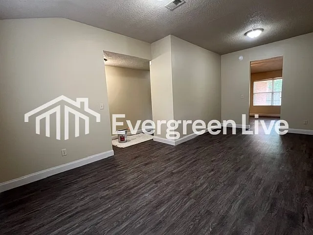 800 Bellflower Cir — Photo 3