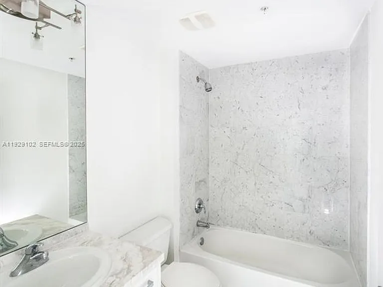 244 Biscayne Blvd #2402 — Photo 14