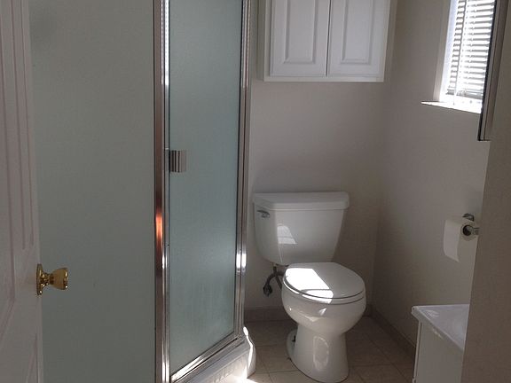 5th image of 751 1/2 Yarmouth Ct