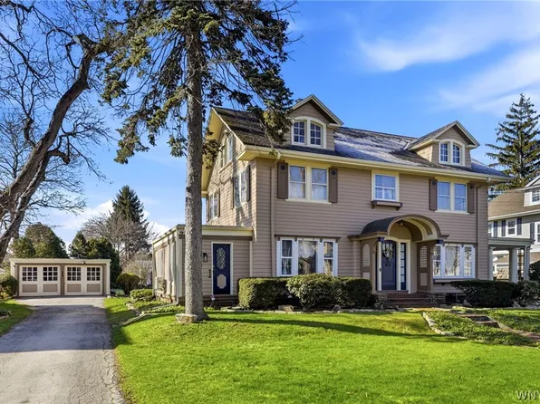 727 W Center St, Medina, NY 14103