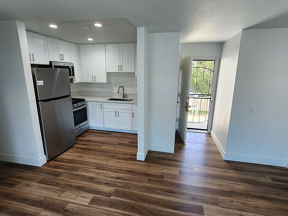 5th image of 988 El Camino Dr #203