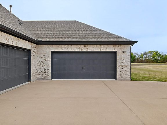 5th image of 324 Ledstone Ct