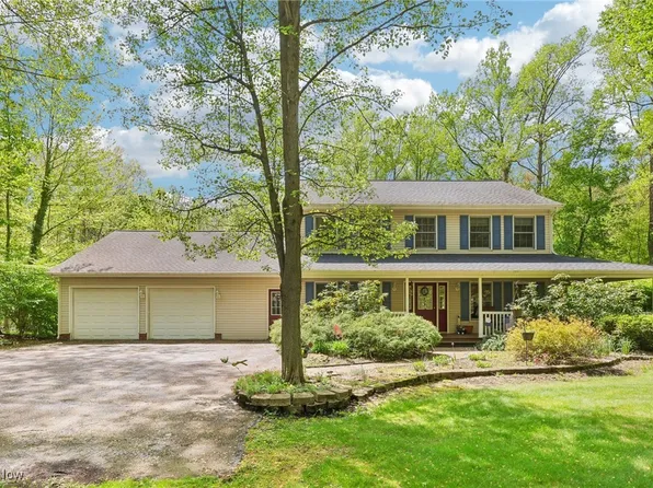 1630 Saint John Dr, Madison, OH 44057