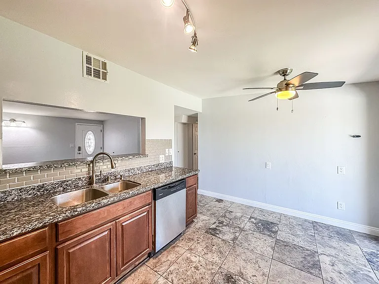 1117 Iris Ave — Photo 13