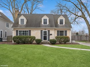 1957 Linneman St, Glenview, IL