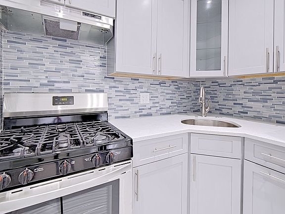 4th image of 715 E 80th St #1