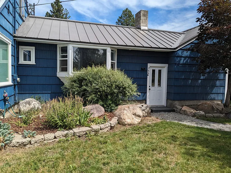 244 Castle Ave #B — Photo 8