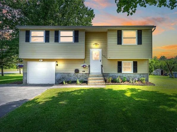 101 Farmingdale Rd, Camillus, NY 13031