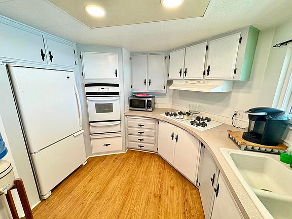 4th image of 32075 Westchester Dr