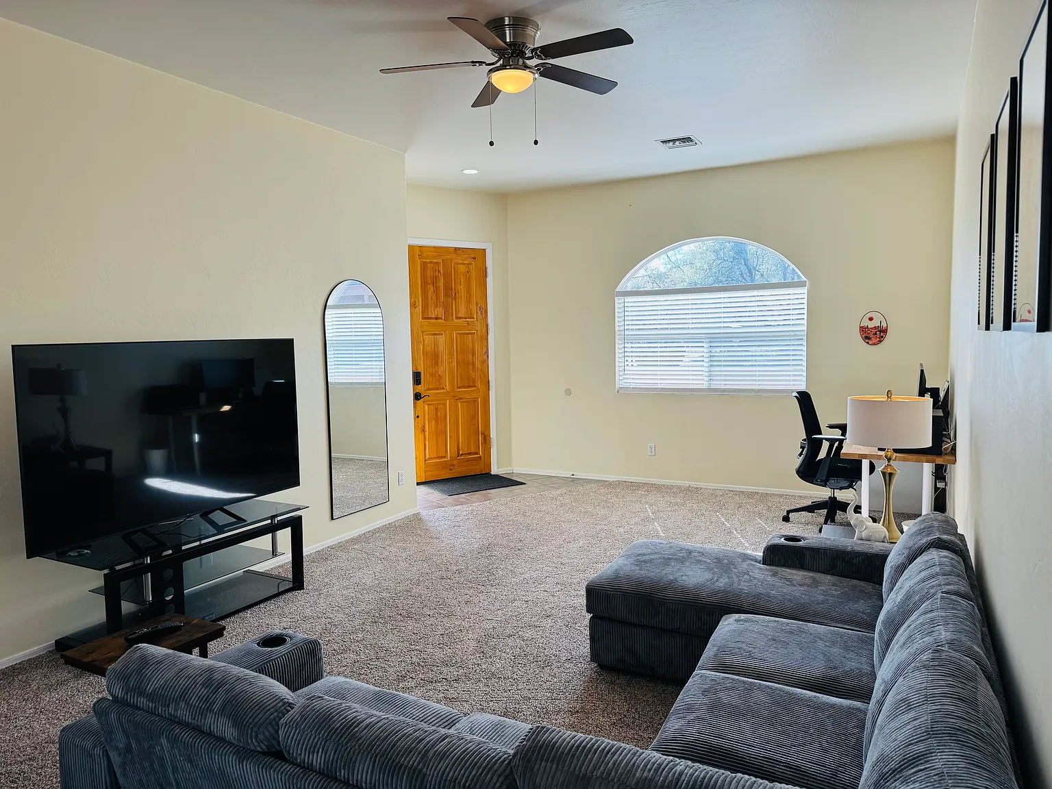 4 bed, 1601 sqft, $3,650 — Photo 2