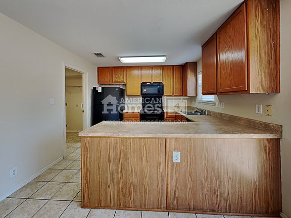 4th image of 2388 Medina Dr