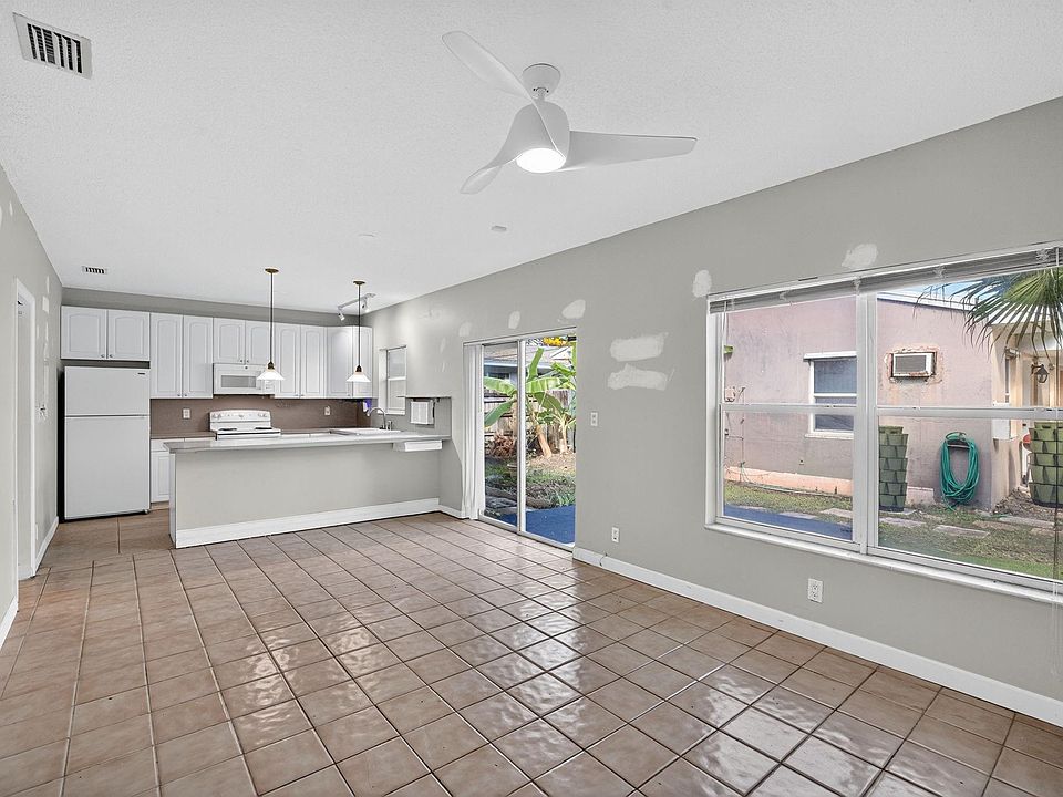 1st image of 625 NE 10th Ave APT 3