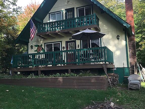 Front facing the lake