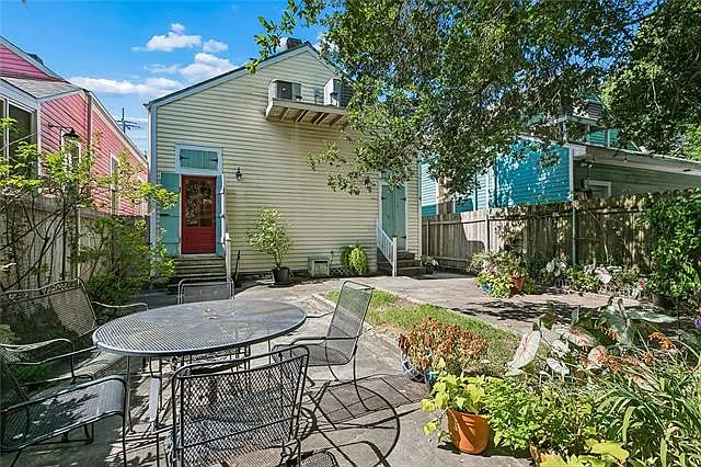 2327 Dauphine St — Photo 10