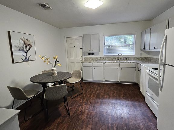 5th image of 608 N Magnolia Dr