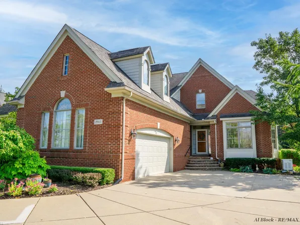 2945 Birnam Ct, Rochester, MI 48306